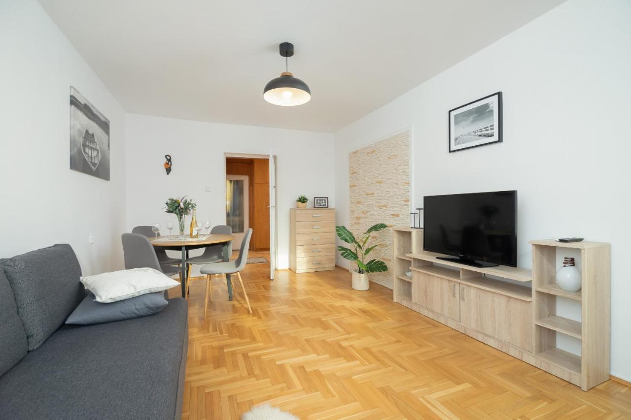 Jozefinska Apartment With Balcony Cracow By Noclegi Renters Krakov Exteriér fotografie