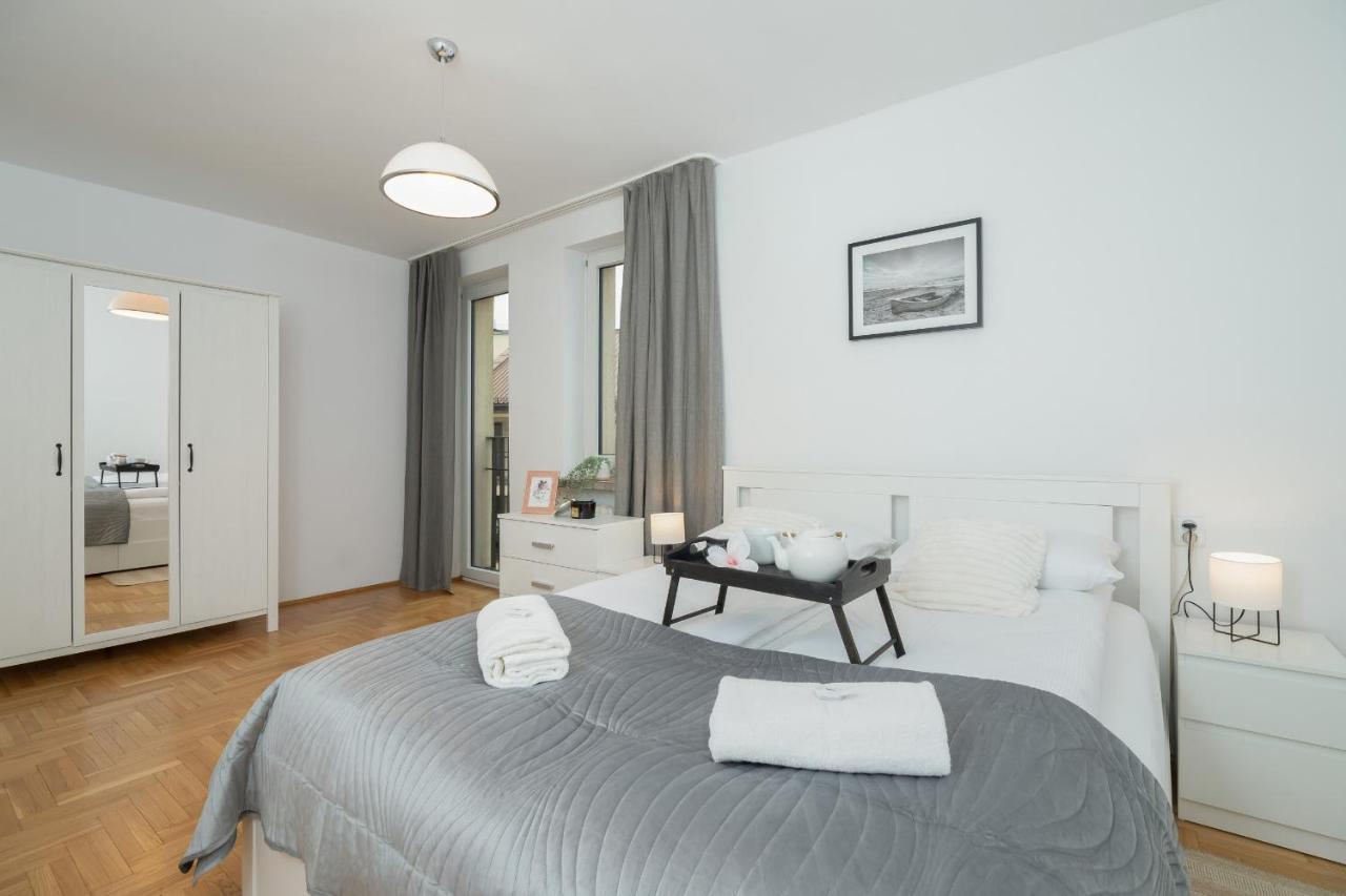Jozefinska Apartment With Balcony Cracow By Noclegi Renters Krakov Exteriér fotografie