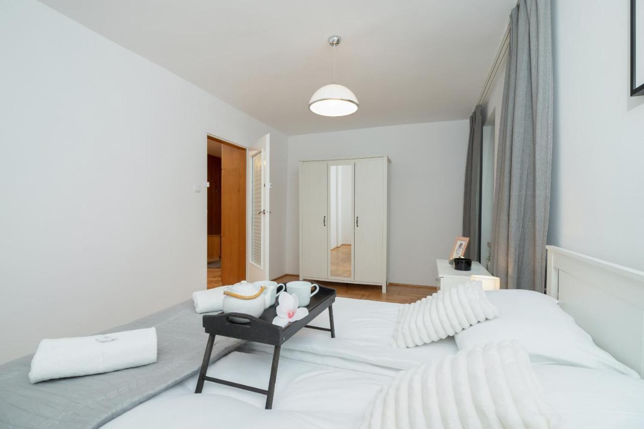 Jozefinska Apartment With Balcony Cracow By Noclegi Renters Krakov Exteriér fotografie